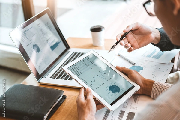 Obraz Co-working Business Team Spotkanie konsultacyjne Planowanie Strategii i burza mózgów nad nowym projektem biznesowym
