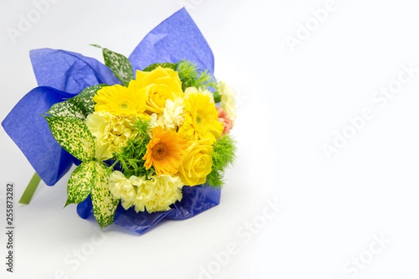 Obraz イエロー・オレンジ系カーネーション・バラ・ガーベラの花束（母の日）