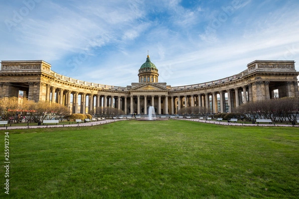 Obraz Kazan Cathedral or Kazanskiy Kafedralniy Sobor, also known as the Cathedral of Our Lady of Kazan, is a cathedral of the Russian Orthodox Church on the Nevsky Prospekt - Saint Petersburg, Russia