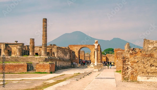 Obraz Ruins of Pompeii with Mount Vesuvius, near Naples. One of the main tourist attractions in Italy.