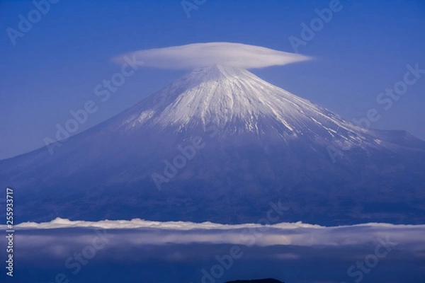 Fototapeta 冬の富士山、日本の絶景、霊峰富士、清水吉原と雲海