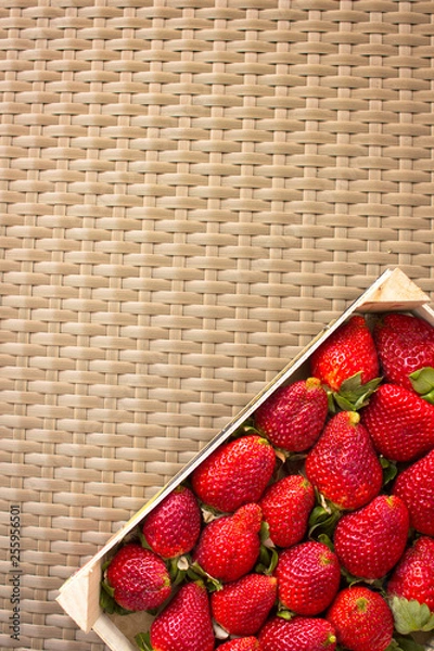 Fototapeta strawberries in a box