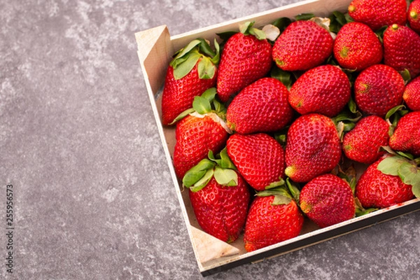 Fototapeta strawberries in a box