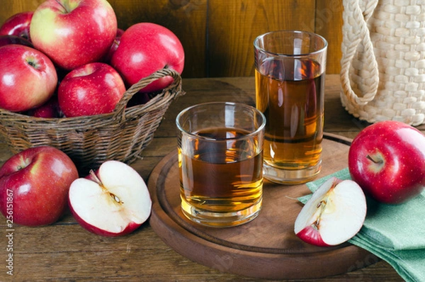 Fototapeta Apple juice in glasses and red apples.