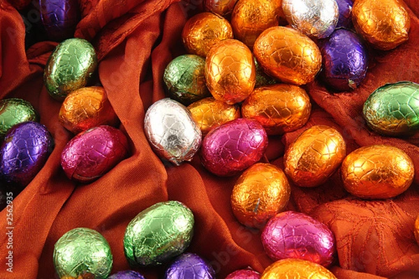 Fototapeta chocolate easter eggs on red background