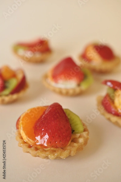 Obraz Delicious cake with fruit