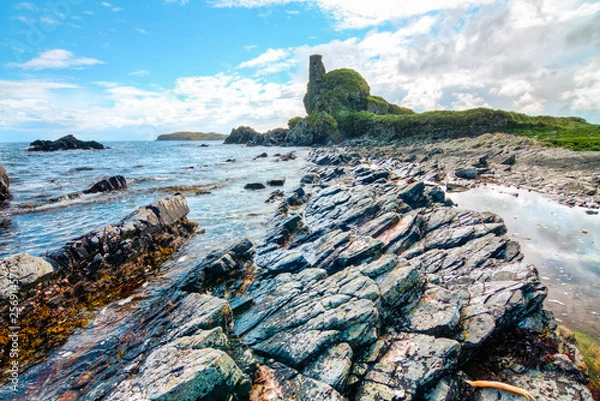 Fototapeta Rock layers at an intertidal zone as seen on a sunny day on the island of Islay, Scotland, UK.