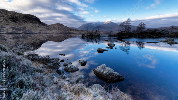 Obraz Lochan na h-Achlaise winter reflections