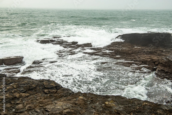 Obraz waves covering the rocks