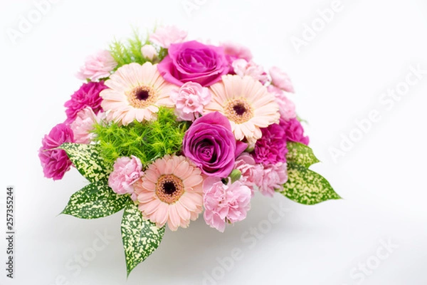 Obraz 	カーネーション・バラ・ガーベラのピンクラウンドフラワーアレンジメント・母の日