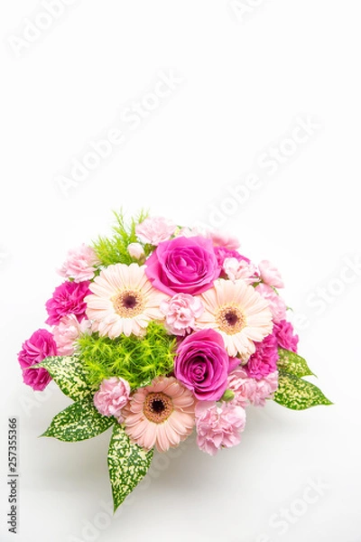 Obraz カーネーション・バラ・ガーベラのピンクラウンドフラワーアレンジメント・母の日（縦）