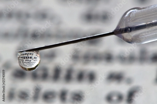 Obraz insulin reflected in insulin drop