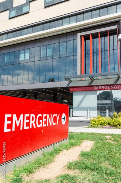 Obraz Emergency department sign outside a regional hospital in Bendigo, Australia