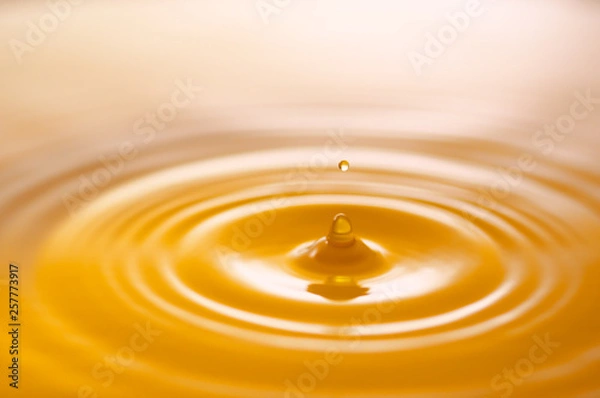 Obraz イエローの水滴と波紋