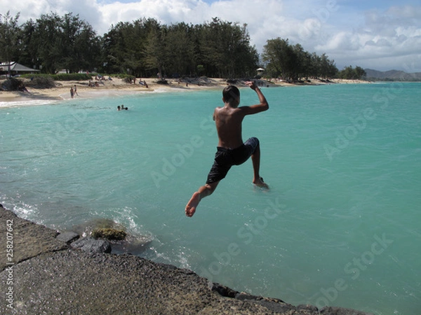 Obraz Young man jumping into the sea