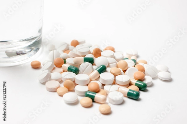 Fototapeta たくさんの薬の山