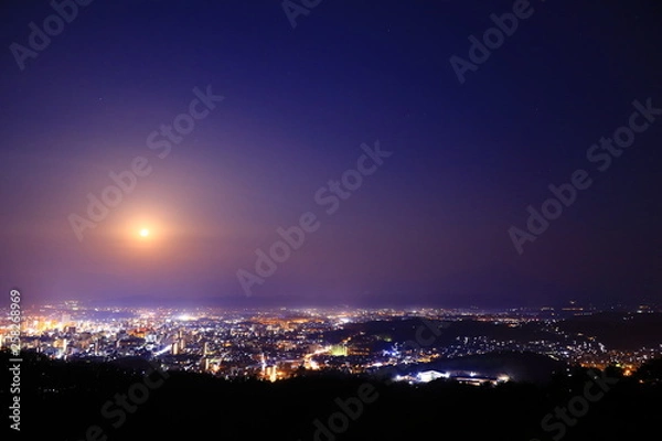 Fototapeta 月明かりの盛岡市街