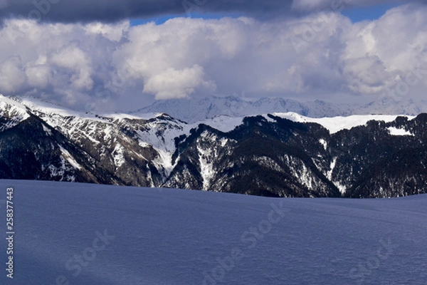 Fototapeta Snow peaks view from jalori pass