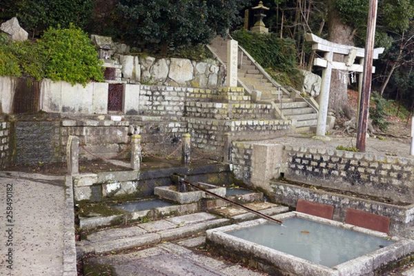 Fototapeta 瀬戸内海の優美な豊島　神社の入り口