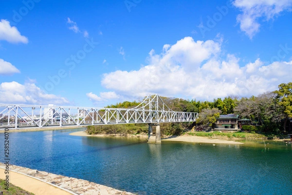 Obraz 旭川と月見橋の風景（岡山県岡山市）