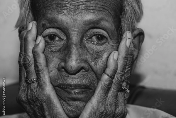 Fototapeta The old woman's felling lonely.(dementia and Alzheimer’s disease)