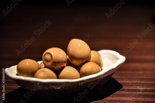 Obraz たくさんの卵の燻製