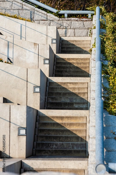 Fototapeta 規則正しい階段と影