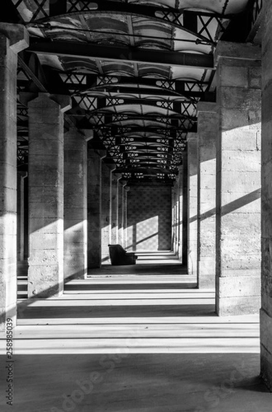 Obraz arch between shadow and light