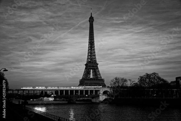 Fototapeta Paris, France - February 16, 2019: Bir Hakeim bridge with Eiffel tower in the background in Paris