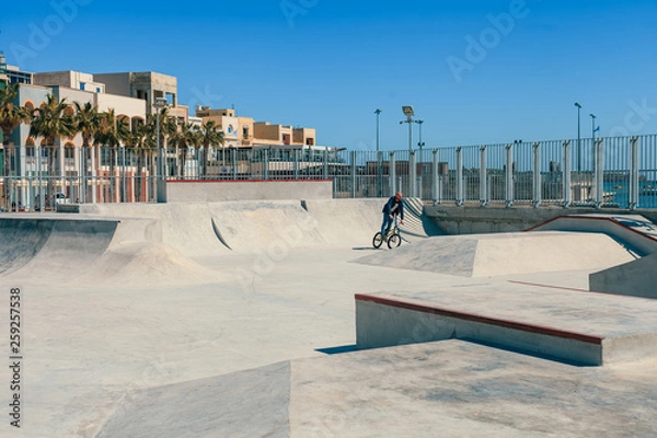 Obraz Man biking at park 