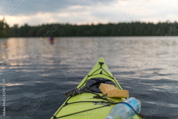 Obraz a neon kayak with a water bottle and a sponge