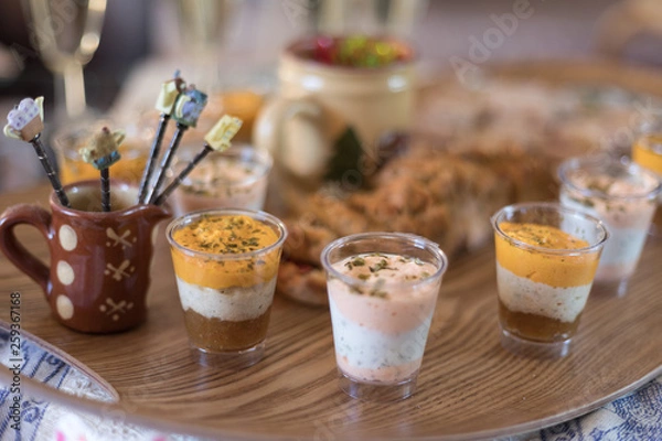 Obraz différentes verrines sur une table de noël 