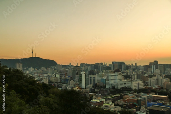 Fototapeta 낙산공원에서 바라본 석양 속 서울풍경