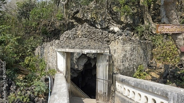 Obraz khao luang cave in phetchaburi thailand