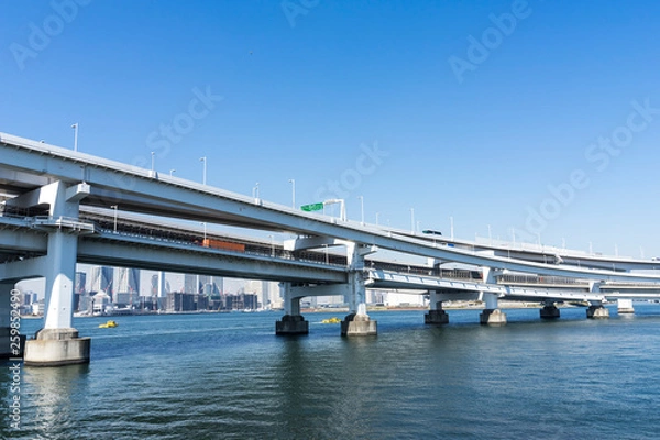 Fototapeta 東京湾の風景　レインボーブリッジへ続く橋脚