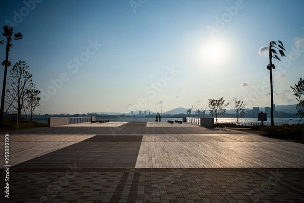 Fototapeta 神戸の埠頭と夕陽