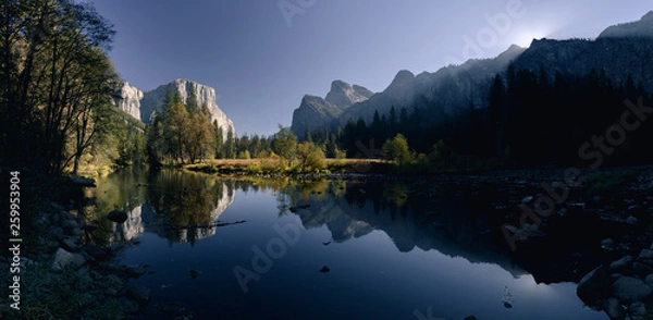 Obraz El Capitan and autumn colors reflected in the Merced River in early morning light in Yosemite National Park