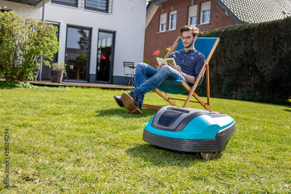 Fototapeta Mähroboter verschafft Freizeit