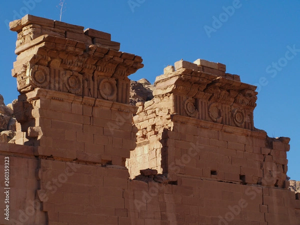 Fototapeta Petra; Raqmu - historic ruins of the ancient, rock city of the Nabatean Arabians. It is located in southwestern Jordan. It is also known as the rose-red city. UNESCO World Heritage list.
