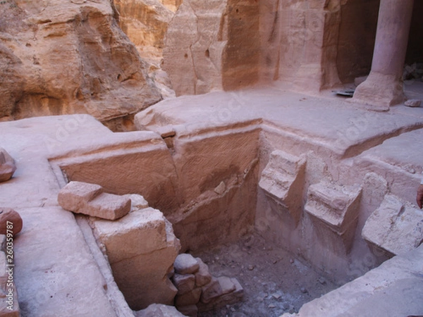 Fototapeta Petra; Raqmu - historic ruins of the ancient, rock city of the Nabatean Arabians. It is located in southwestern Jordan. It is also known as the rose-red city. UNESCO World Heritage list.