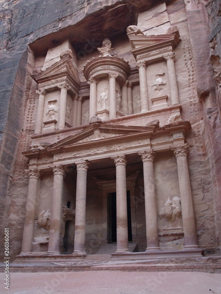 Fototapeta Petra; Raqmu - historic ruins of the ancient, rock city of the Nabatean Arabians. It is located in southwestern Jordan. It is also known as the rose-red city. UNESCO World Heritage list.