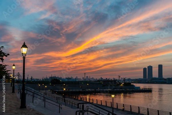 Obraz ドラマチックな朝焼けのユニバーサルシティ #11