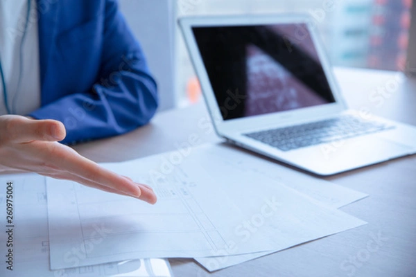 Fototapeta 営業中の男性