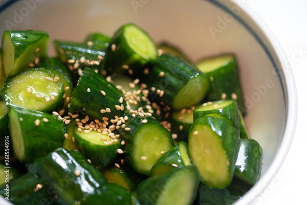 Fototapeta ごまをかけたきゅうりの漬物