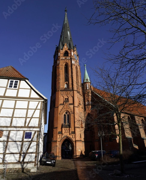 Fototapeta St. Marien-Kirche mit neugotischem Kirchturm