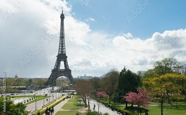 Fototapeta view of Eiffel Tower from Trocadero against a cloudy sky