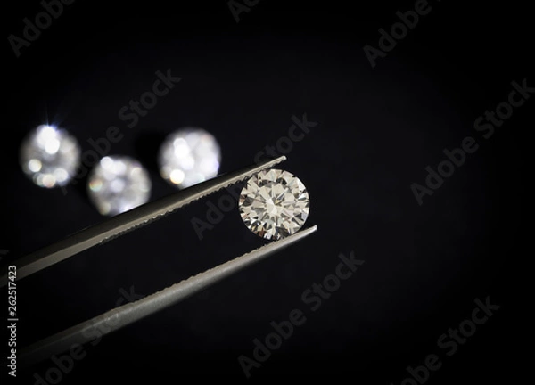 Obraz Diamond round shape in tweezers.