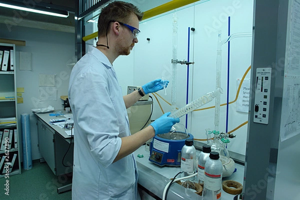 Obraz scientist professor experimenting