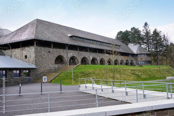Fototapeta Gebäude der Ordensburg Vogelsang im Nationalpark Eifel