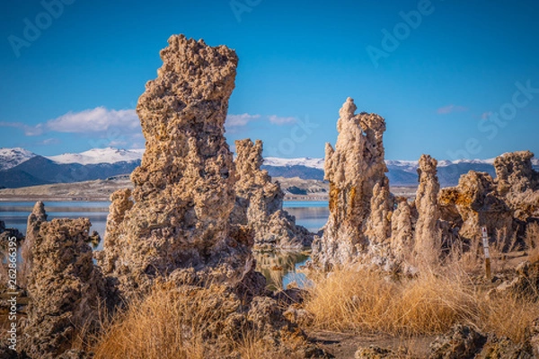 Fototapeta Tufa towers columns of limestone at Mono Lake - travel photography